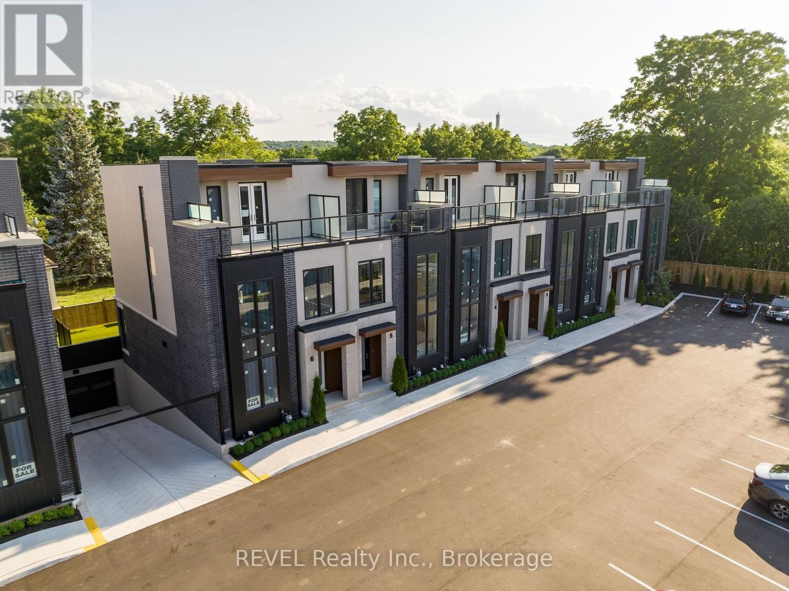 3 - 1397 YORK ROAD