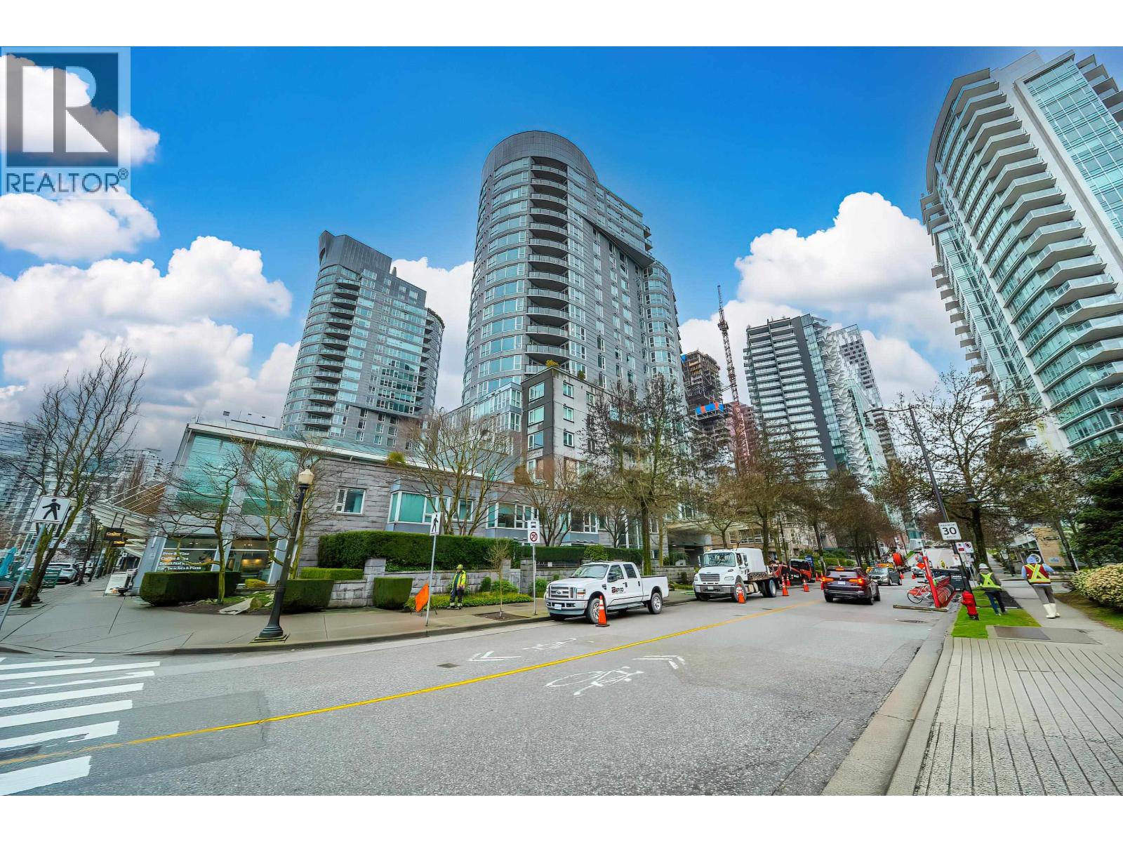 1401 560 CARDERO STREET