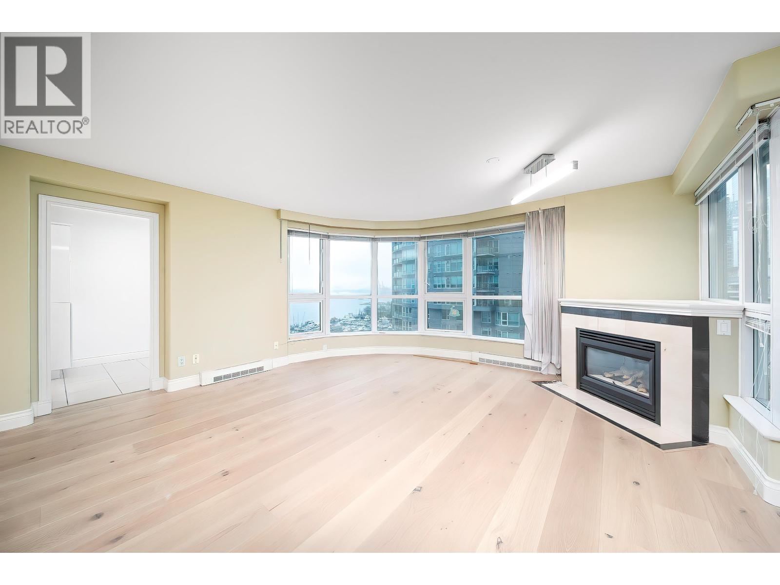 1401 560 CARDERO STREET