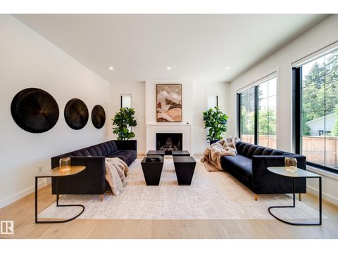 10522 134 ST NW Edmonton AB T5N2B5