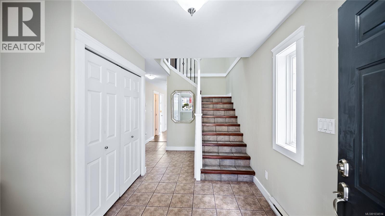 5 921 Colville Rd