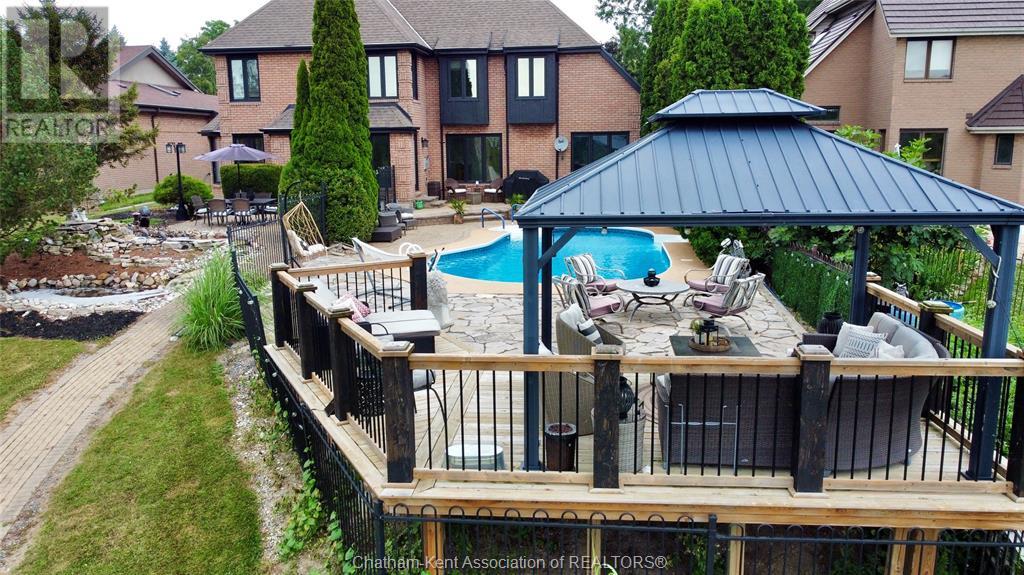 932 Grand AVENUE West