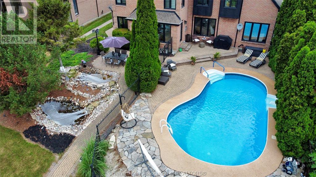 932 Grand AVENUE West