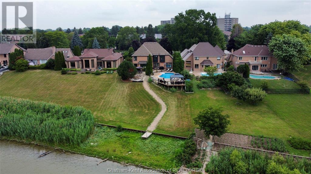 932 Grand AVENUE West