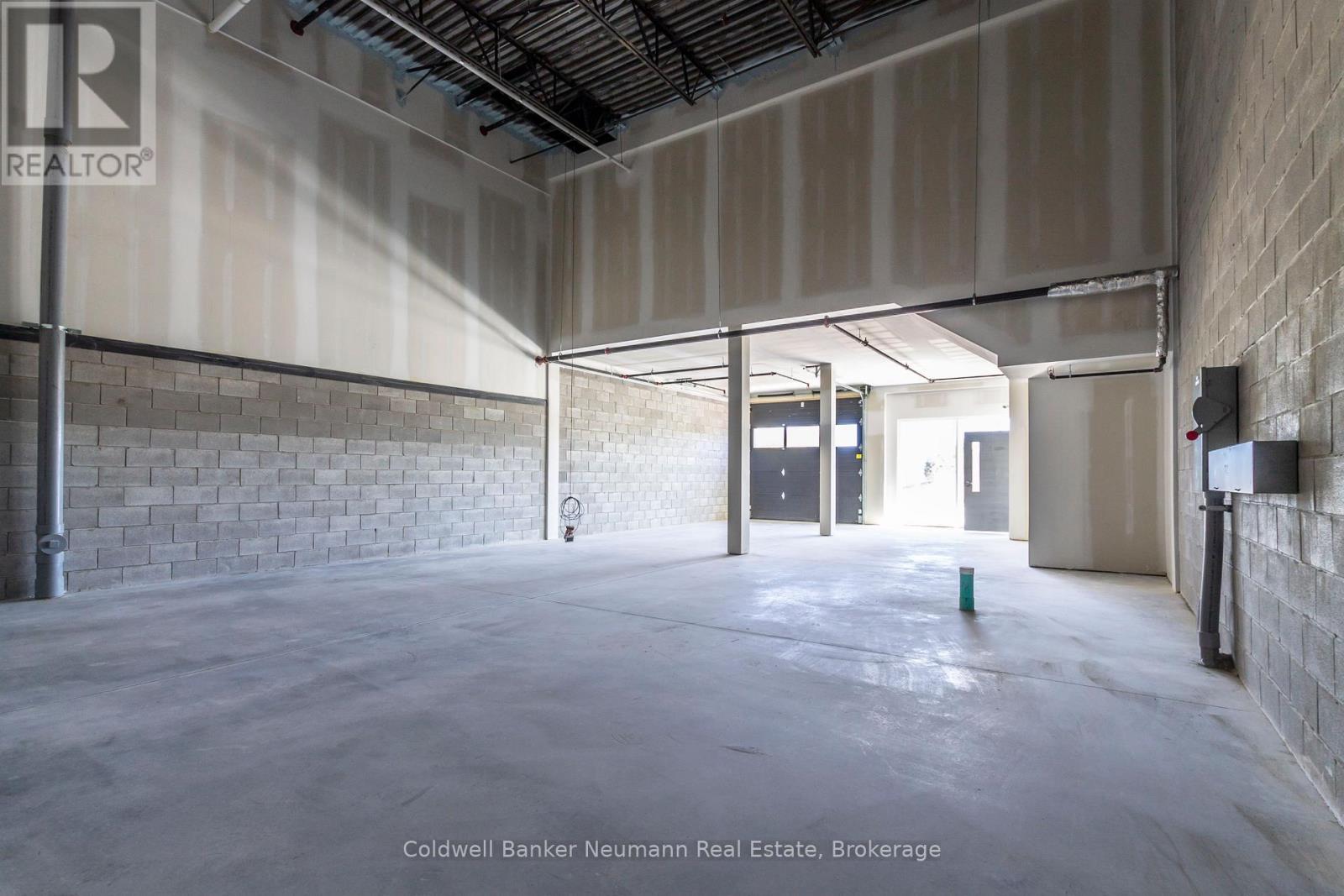 26 LOWER - 589 HANLON CREEK BOULEVARD