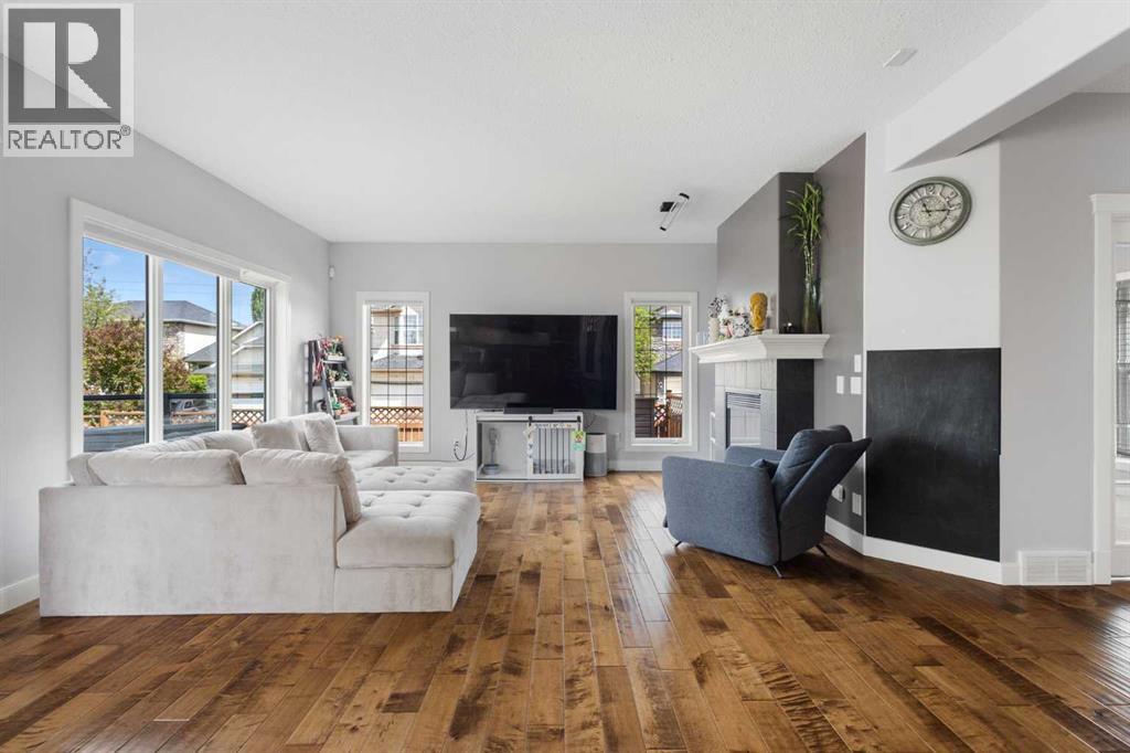 23 Strathlea Crescent SW