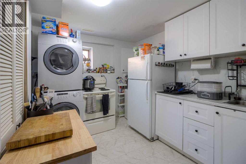 7 Cayuga Place W