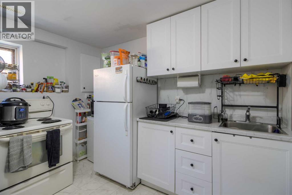7 Cayuga Place W