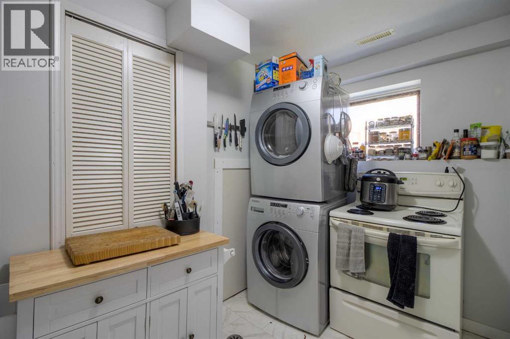 7 Cayuga Place W