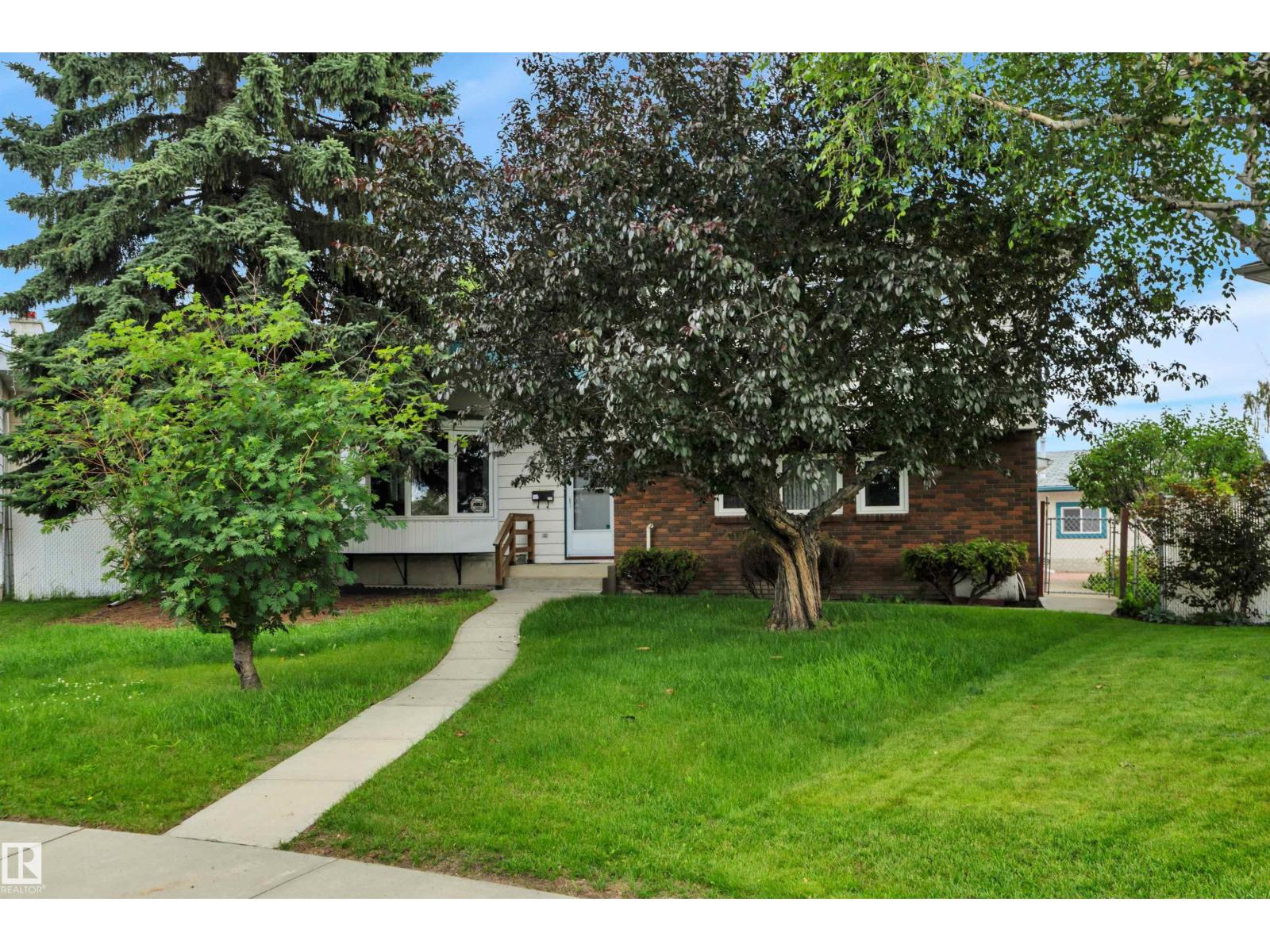 7604 149 AV NW