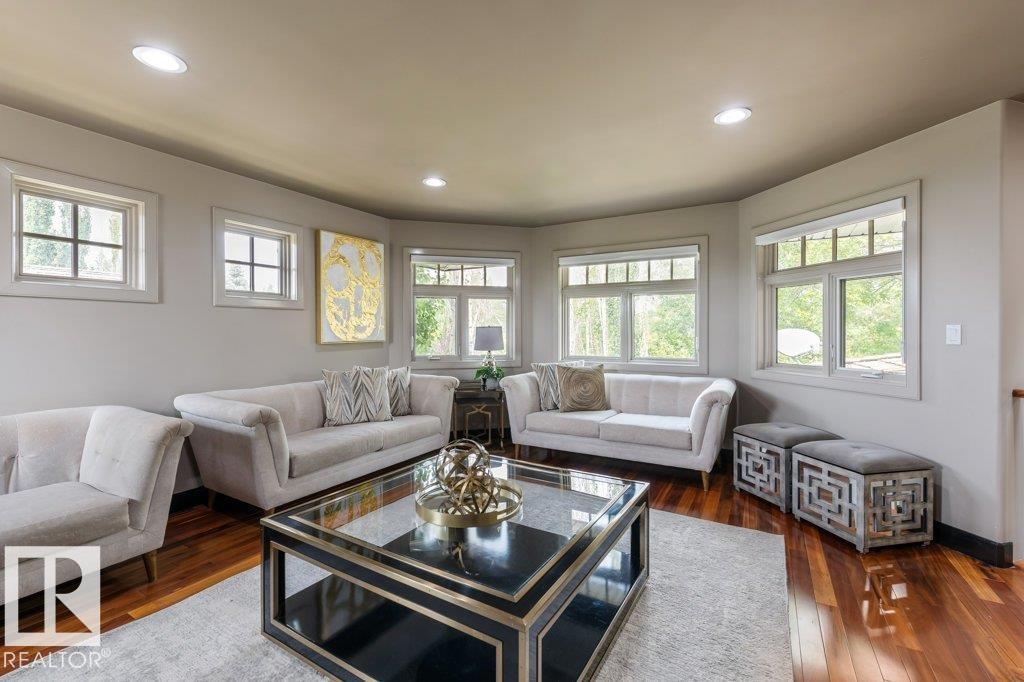 34 KINGSFORD CR