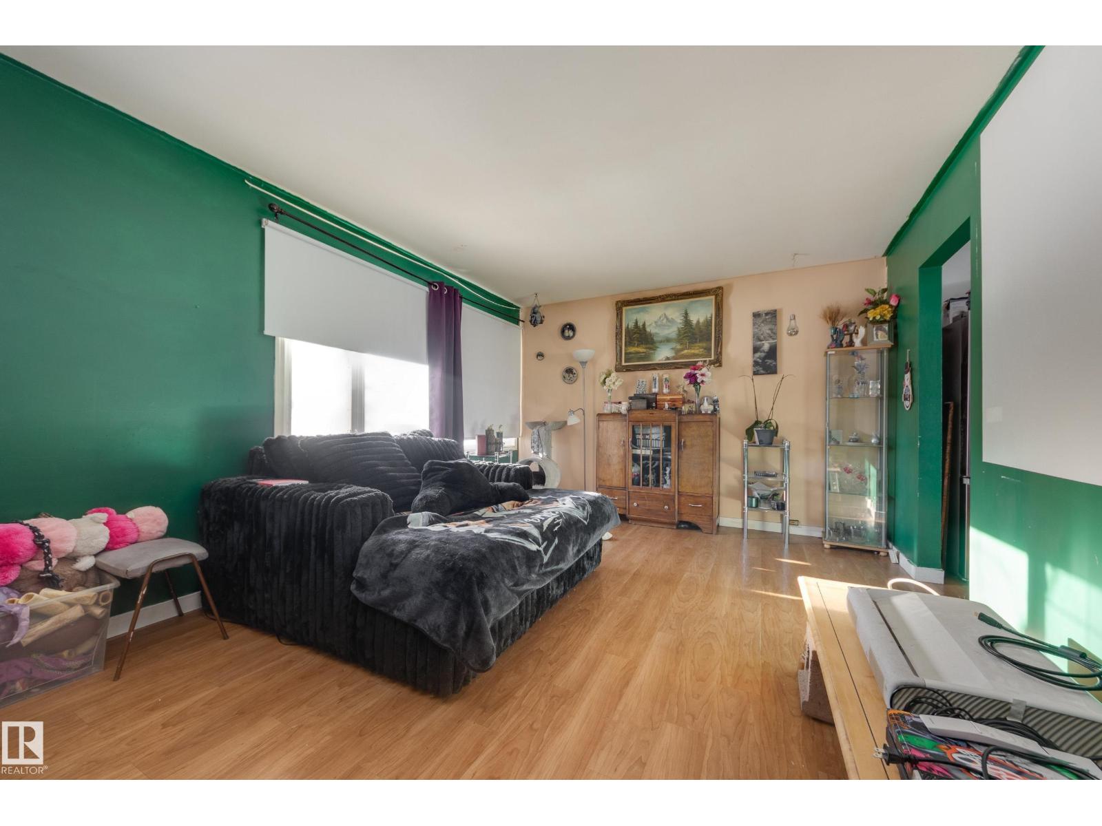 1330 72 ST NW
