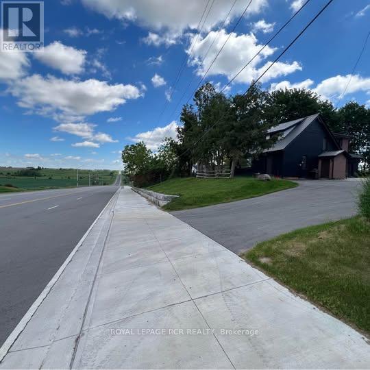 Photo 1 of 8 — 2 - 6222 YONGE STREET Unit 2, Innisfil (Churchill), ON L0L1K0