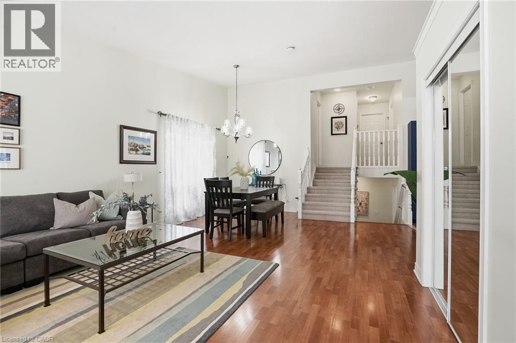 8407 HEIKOOP Crescent