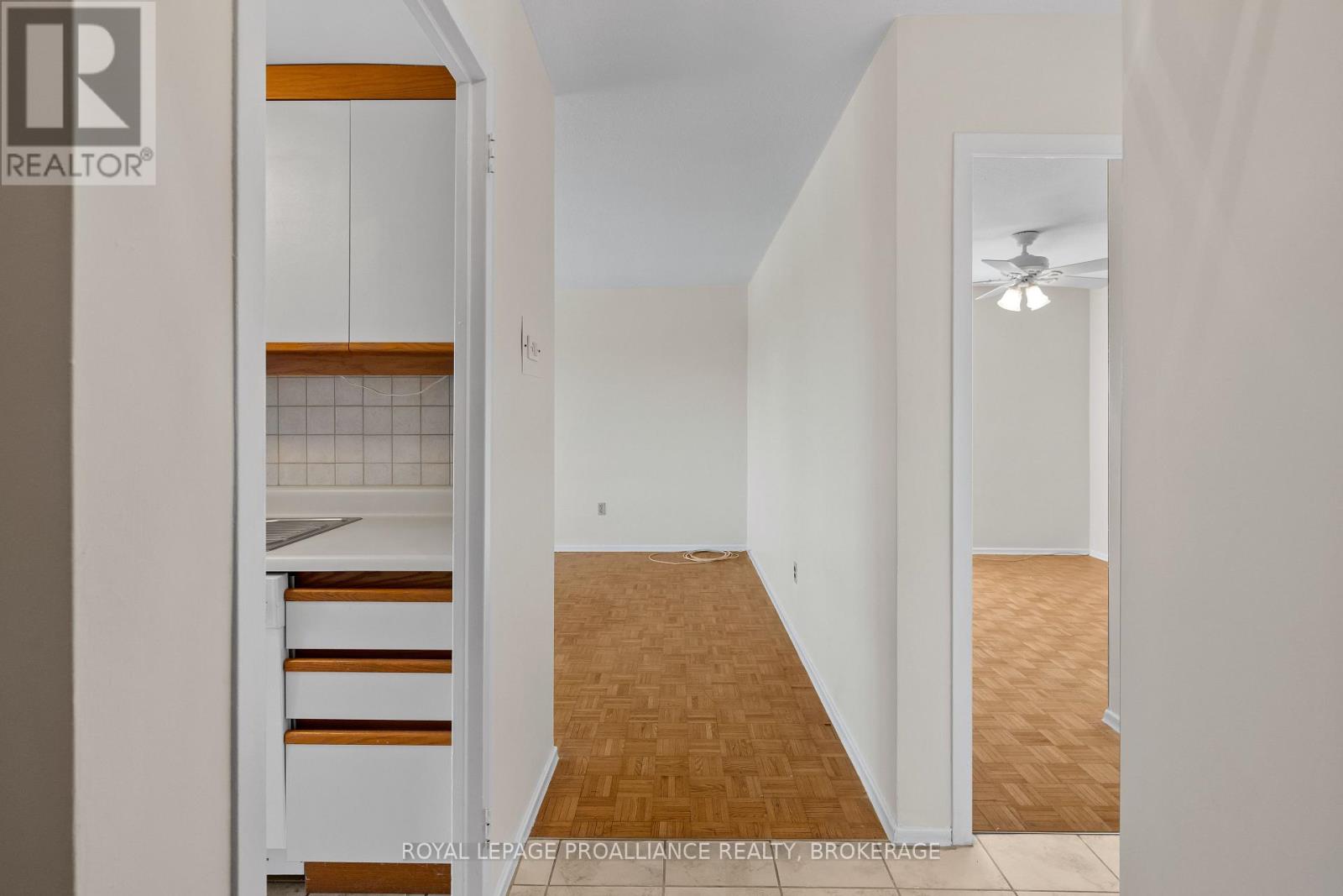 501 - 2 MOWAT AVENUE