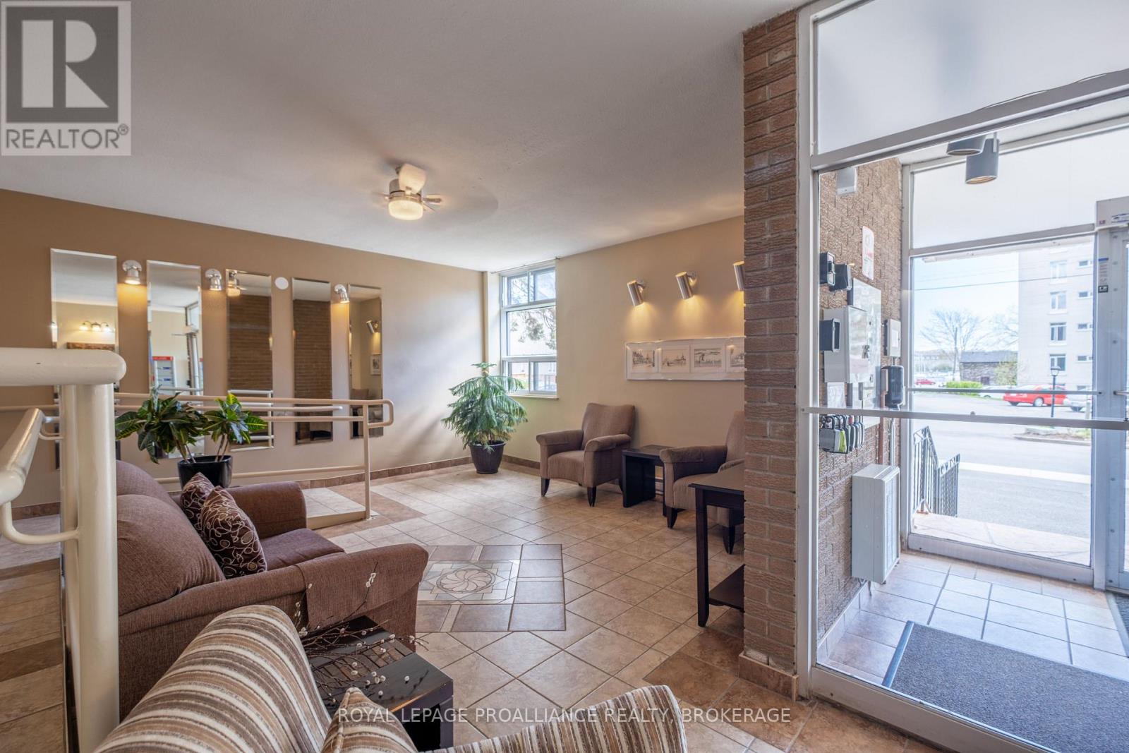 501 - 2 MOWAT AVENUE