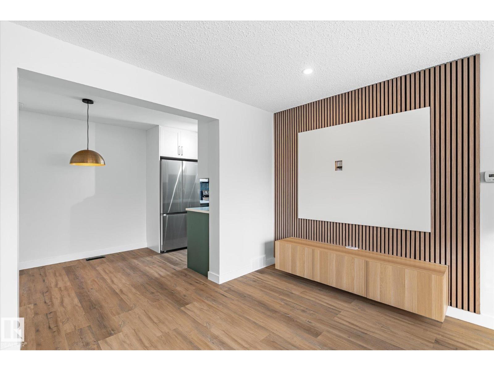 132 PRIMROSE GARDENS GD NW