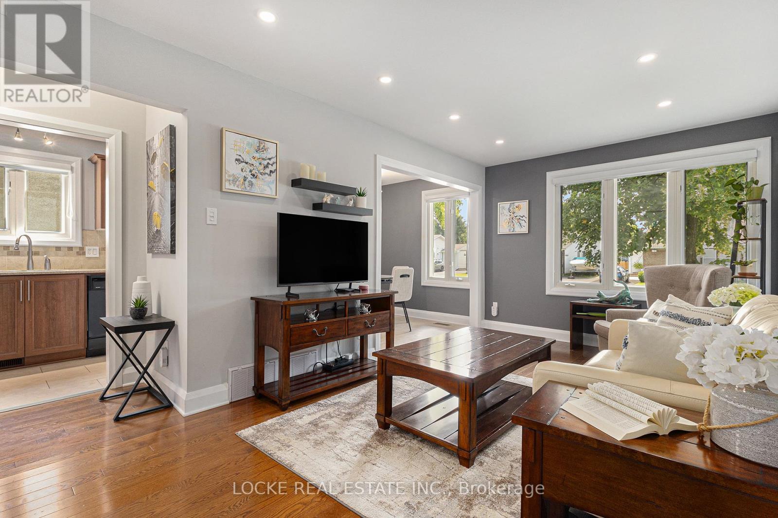 1382 LEIGH CRESCENT