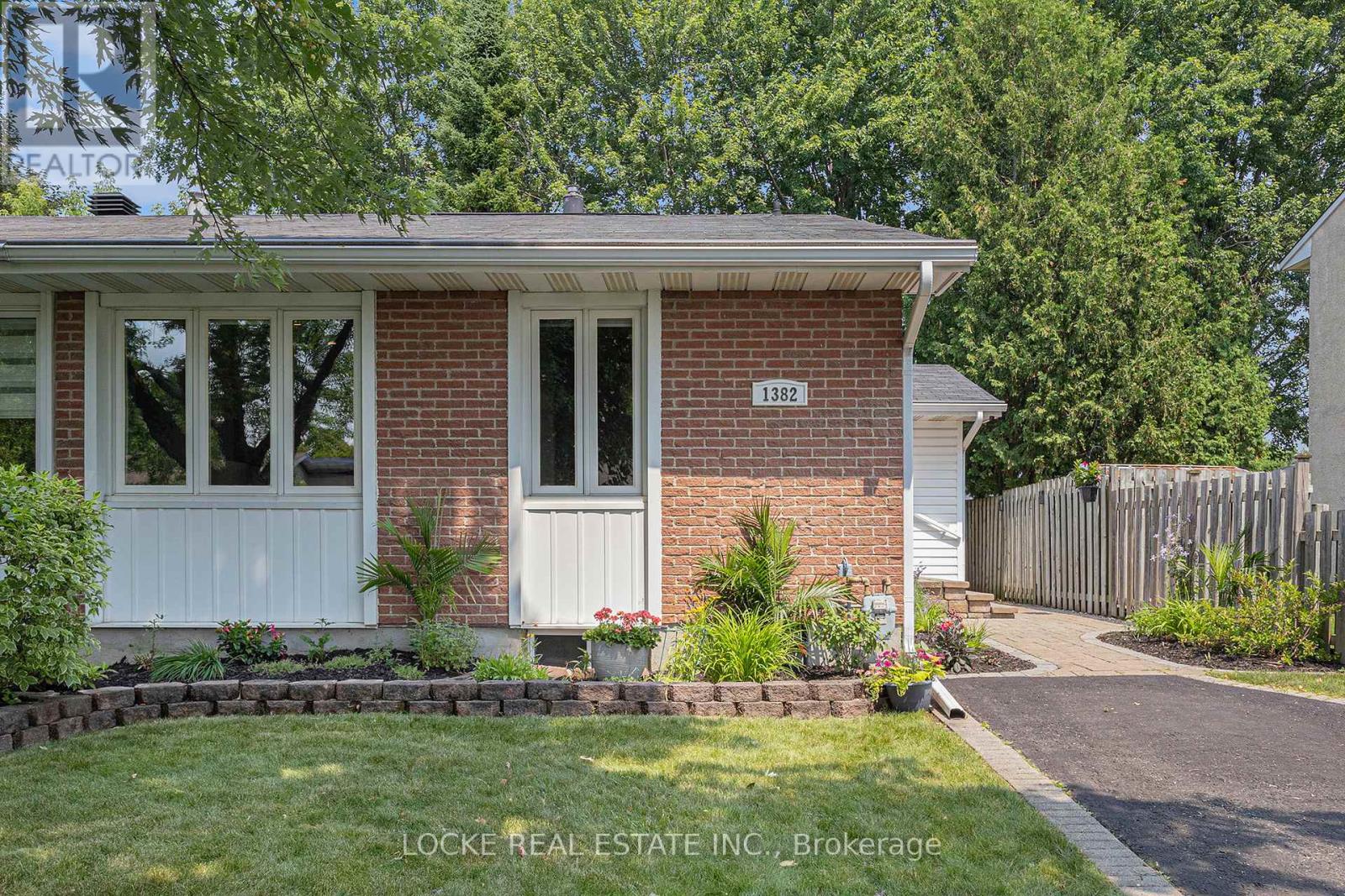 1382 LEIGH CRESCENT