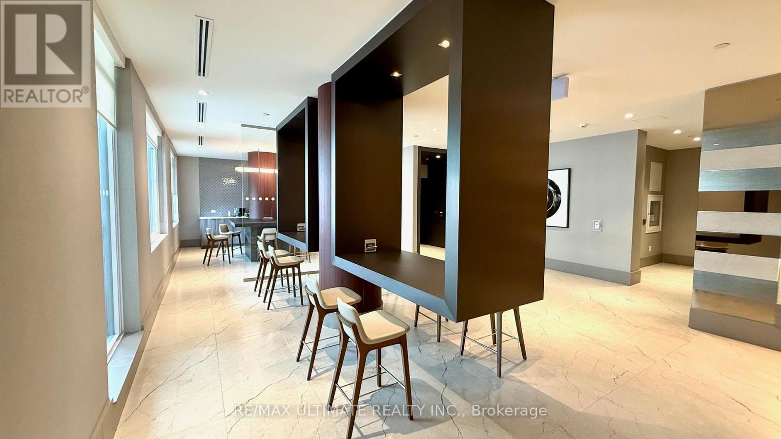 318 - 55 DUKE STREET W