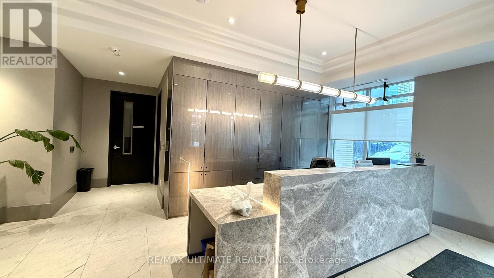 318 - 55 DUKE STREET W