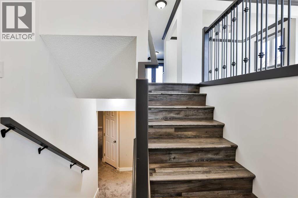 11 Wildwood Crescent W