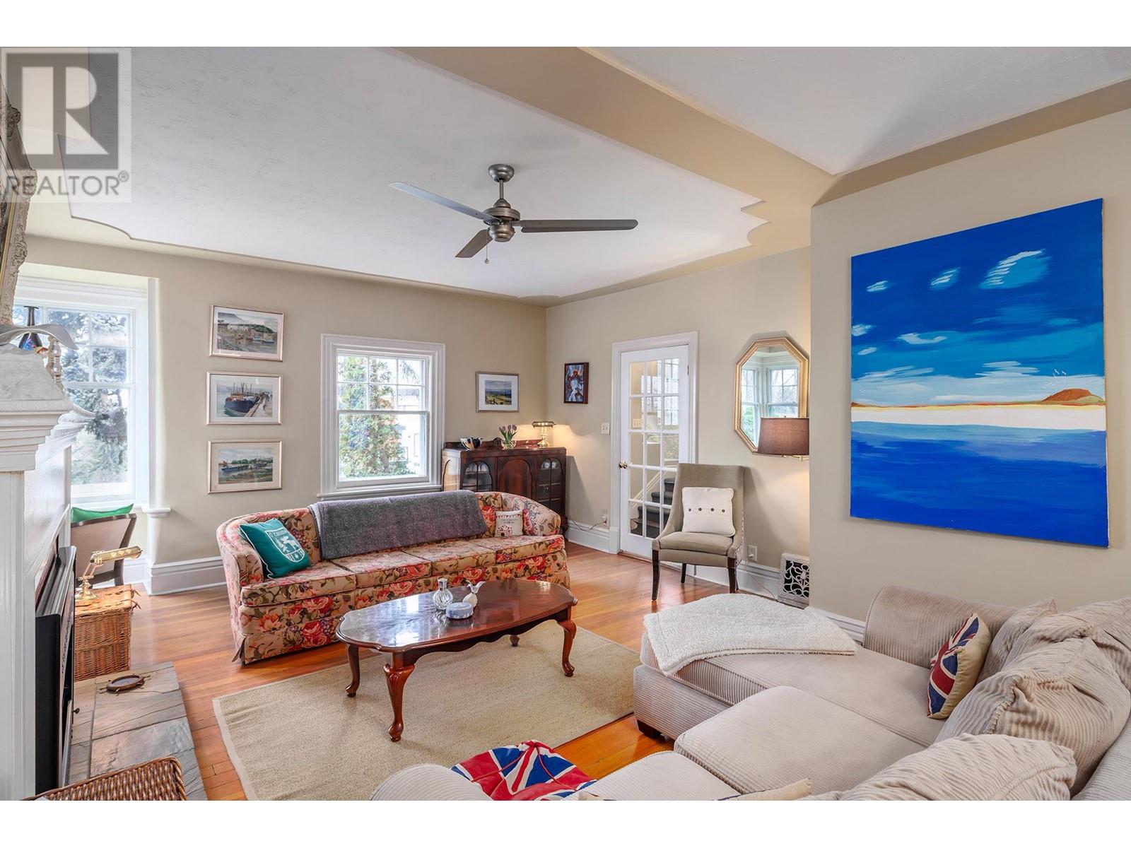 1537 Lakeview Street