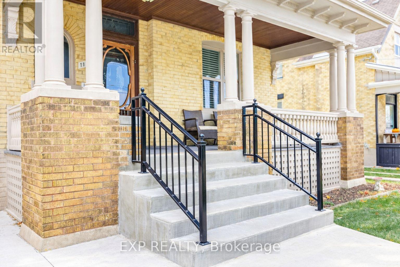 2 - 1197 YORK STREET