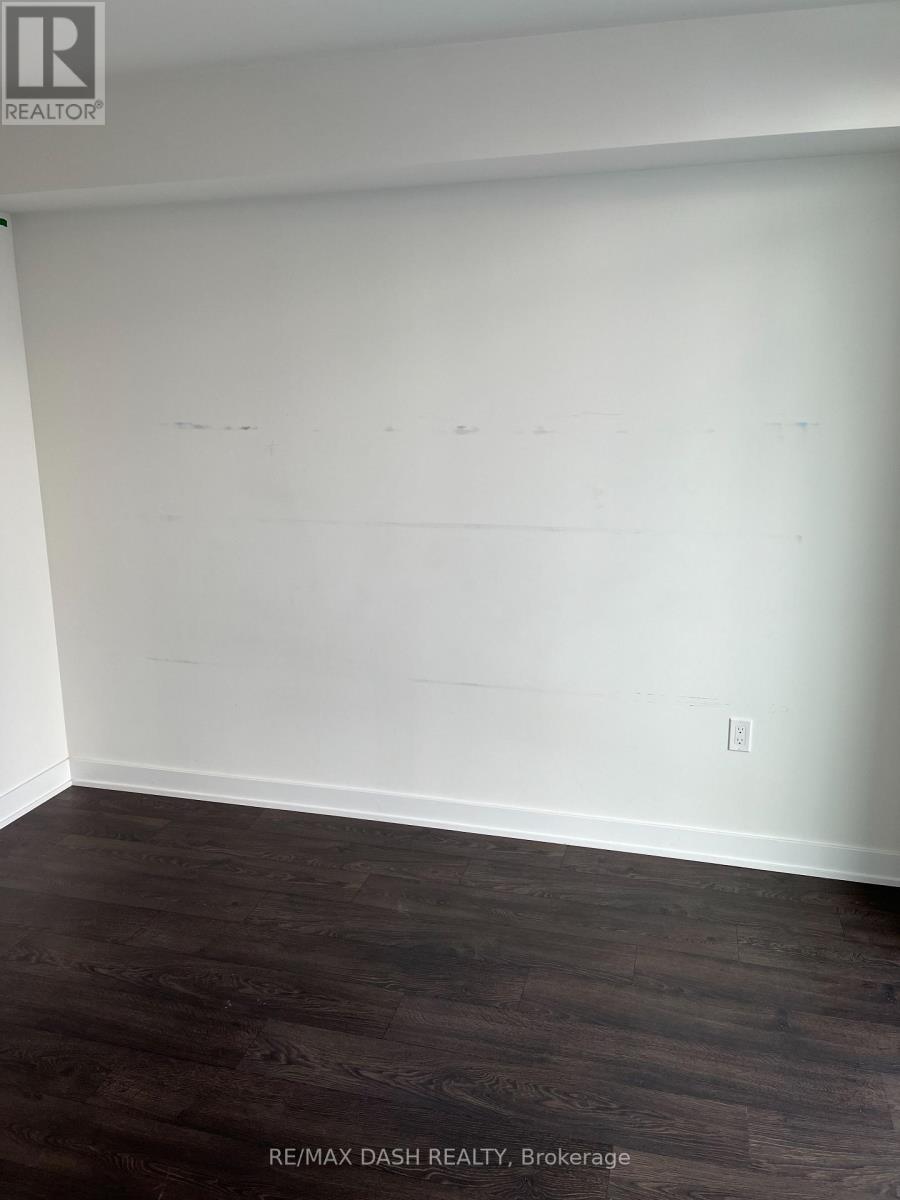 806W - 27 BATHURST STREET