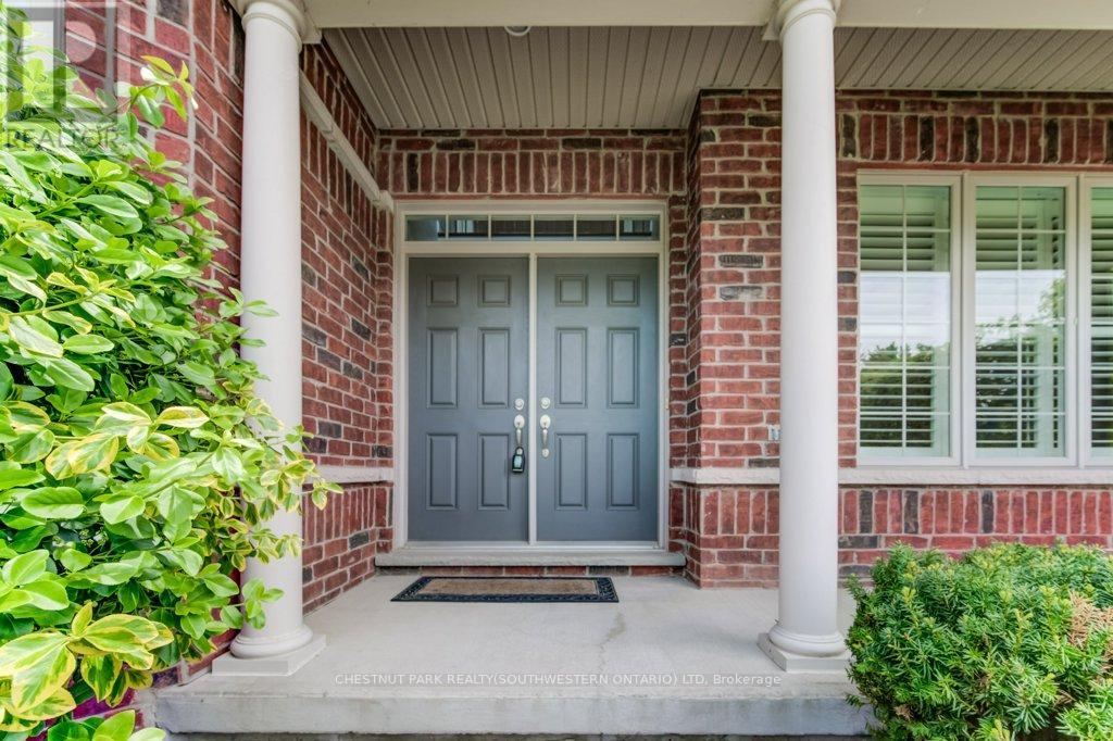 252 EDGEWATER CRESCENT