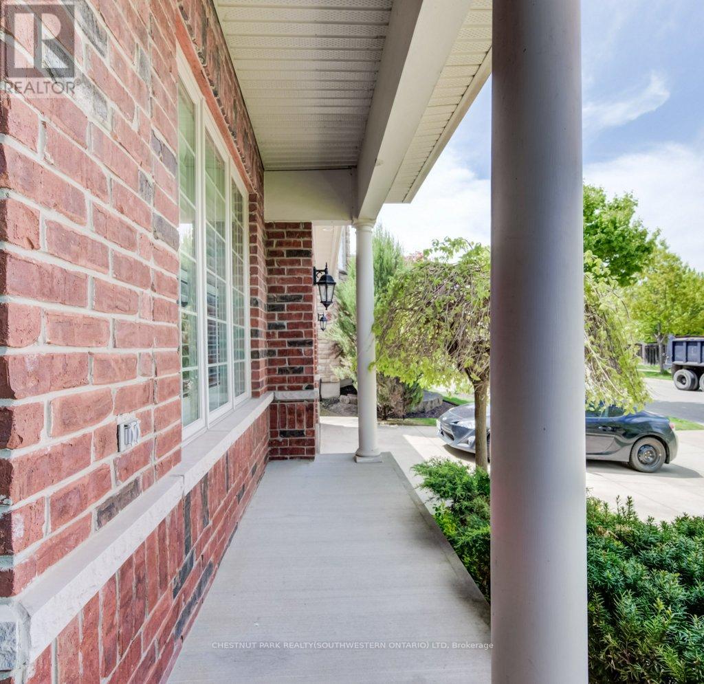 252 EDGEWATER CRESCENT