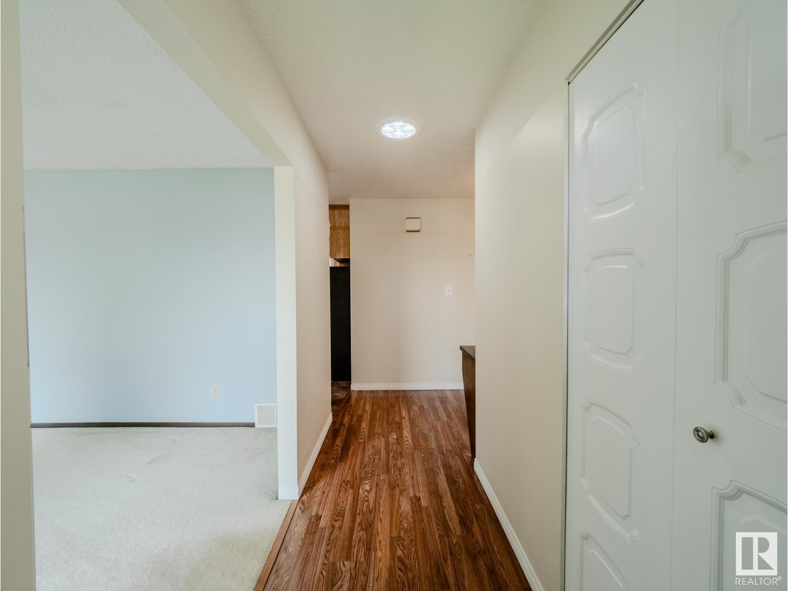 8707 16 AV NW