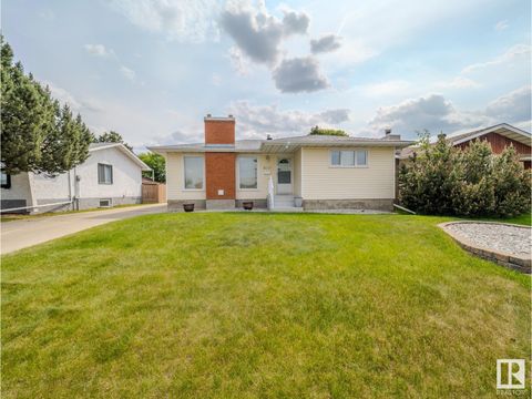 8707 16 AV NW Edmonton AB T6K2A4