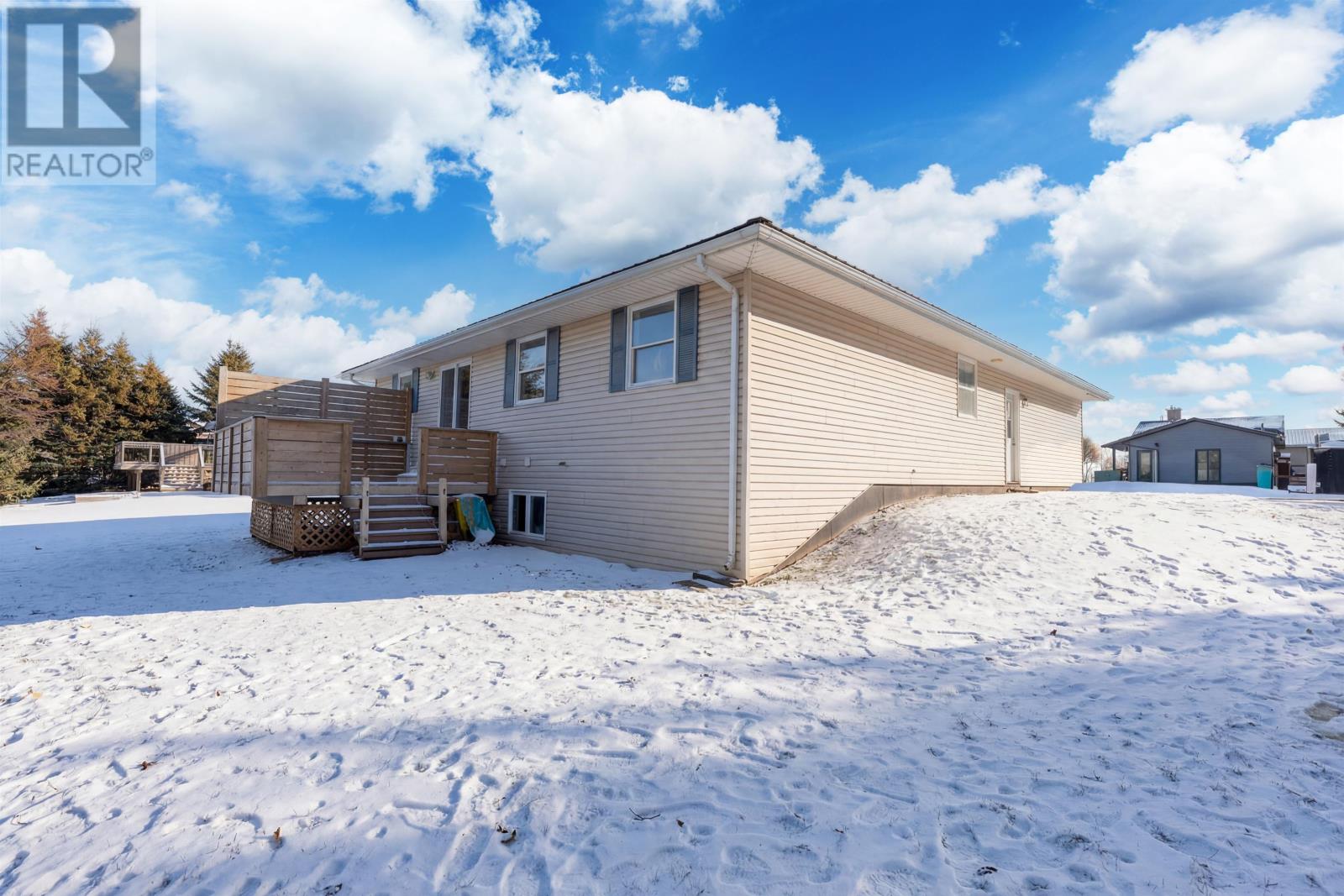 16 Arthur Holland Drive