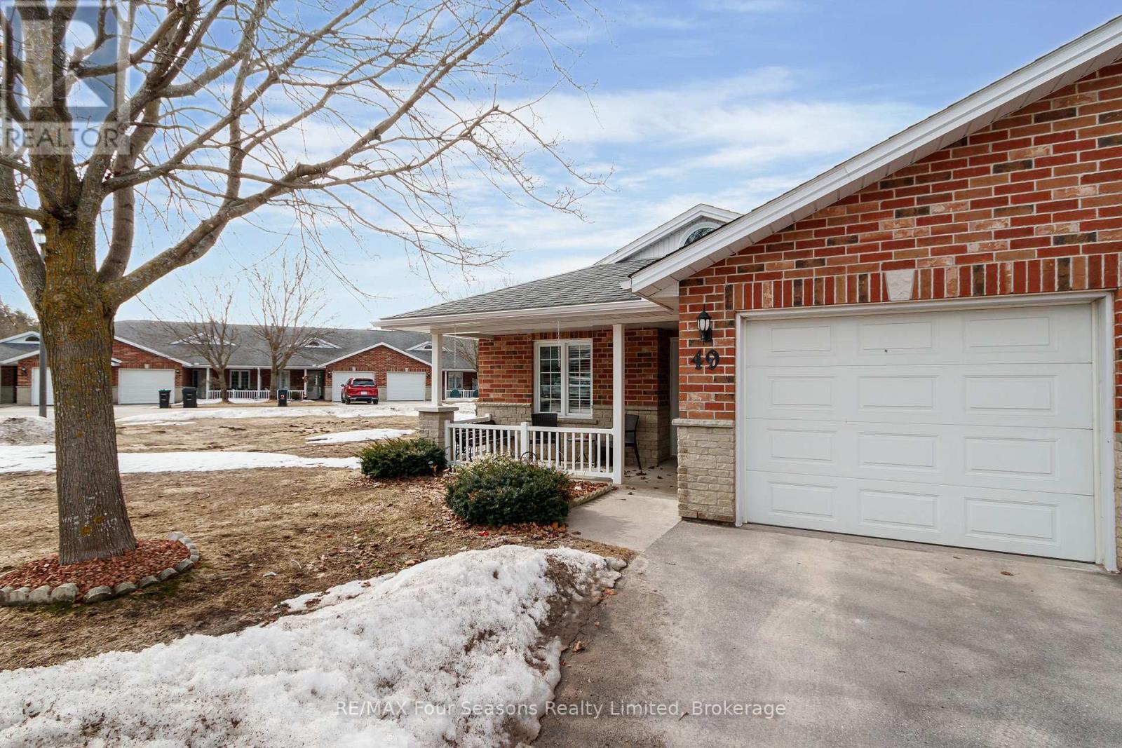 49 - 275 HURON STREET