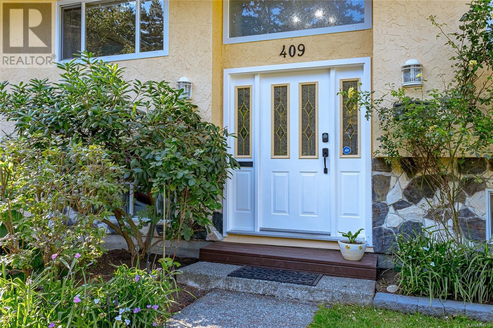 409 Raynerwood Pl