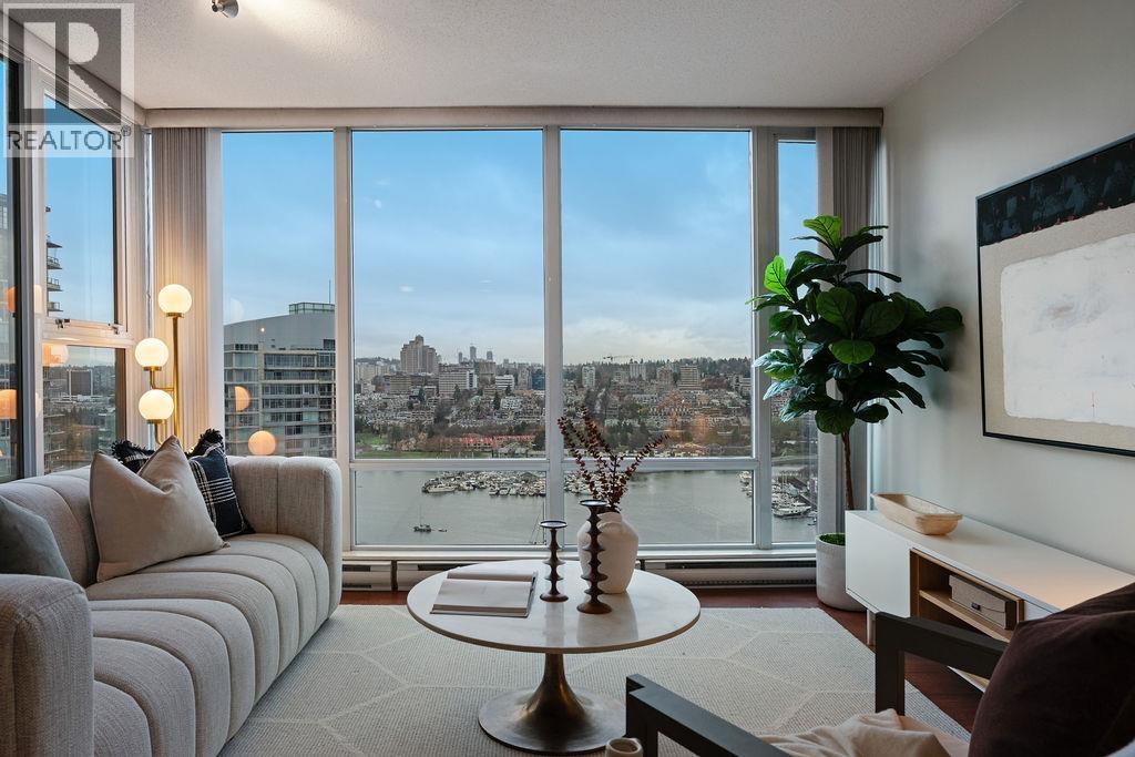 2805 583 BEACH CRESCENT