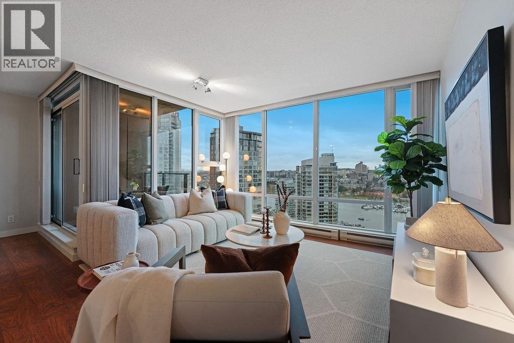 2805 583 BEACH CRESCENT