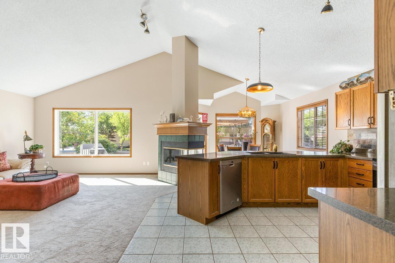 11735 10 AV NW NW