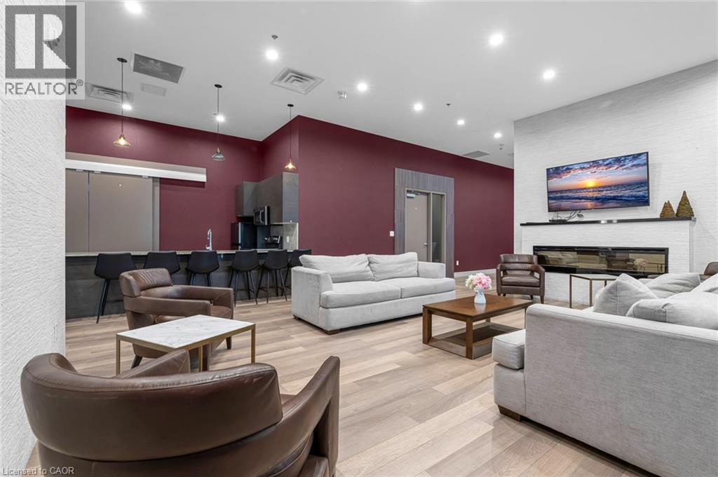 550 NORTH SERVICE Road Unit# 612