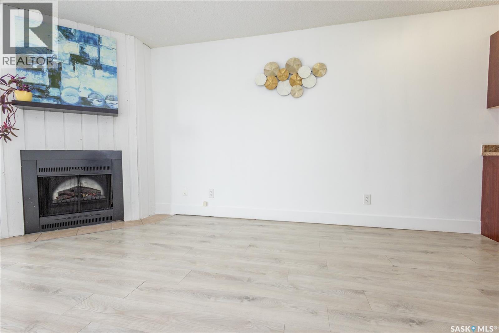 307 512 4th AVENUE N