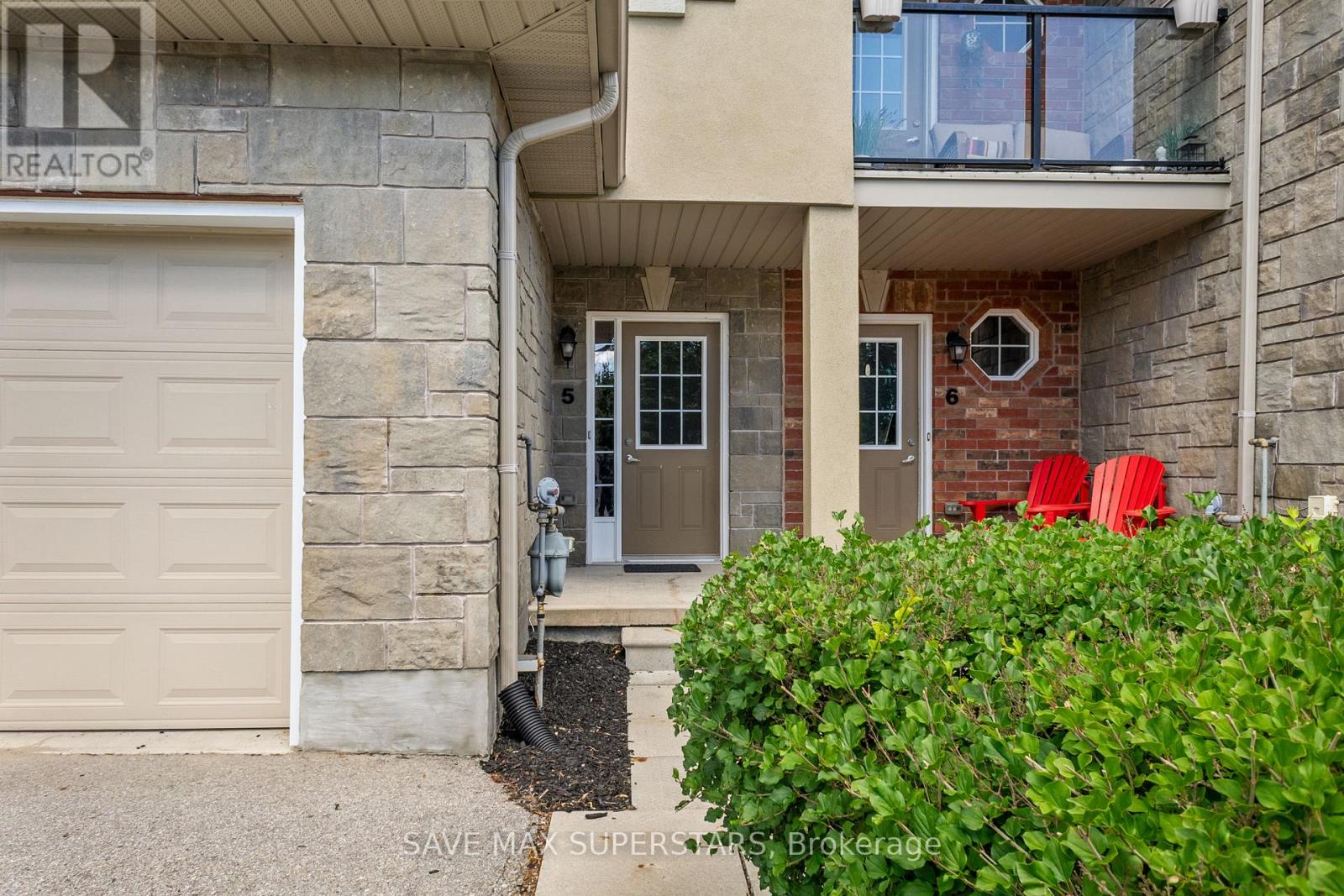 5 - 49 FERNDALE DRIVE S
