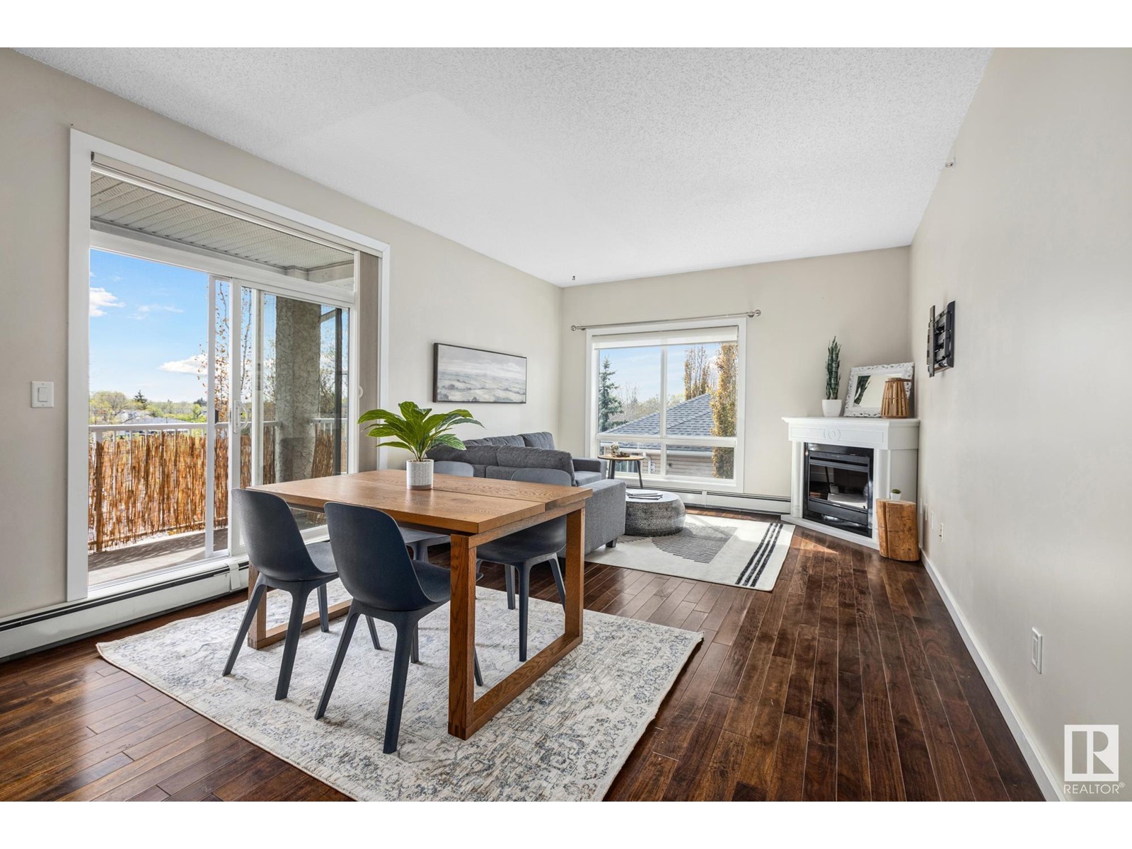 #402 10524 77 AV NW