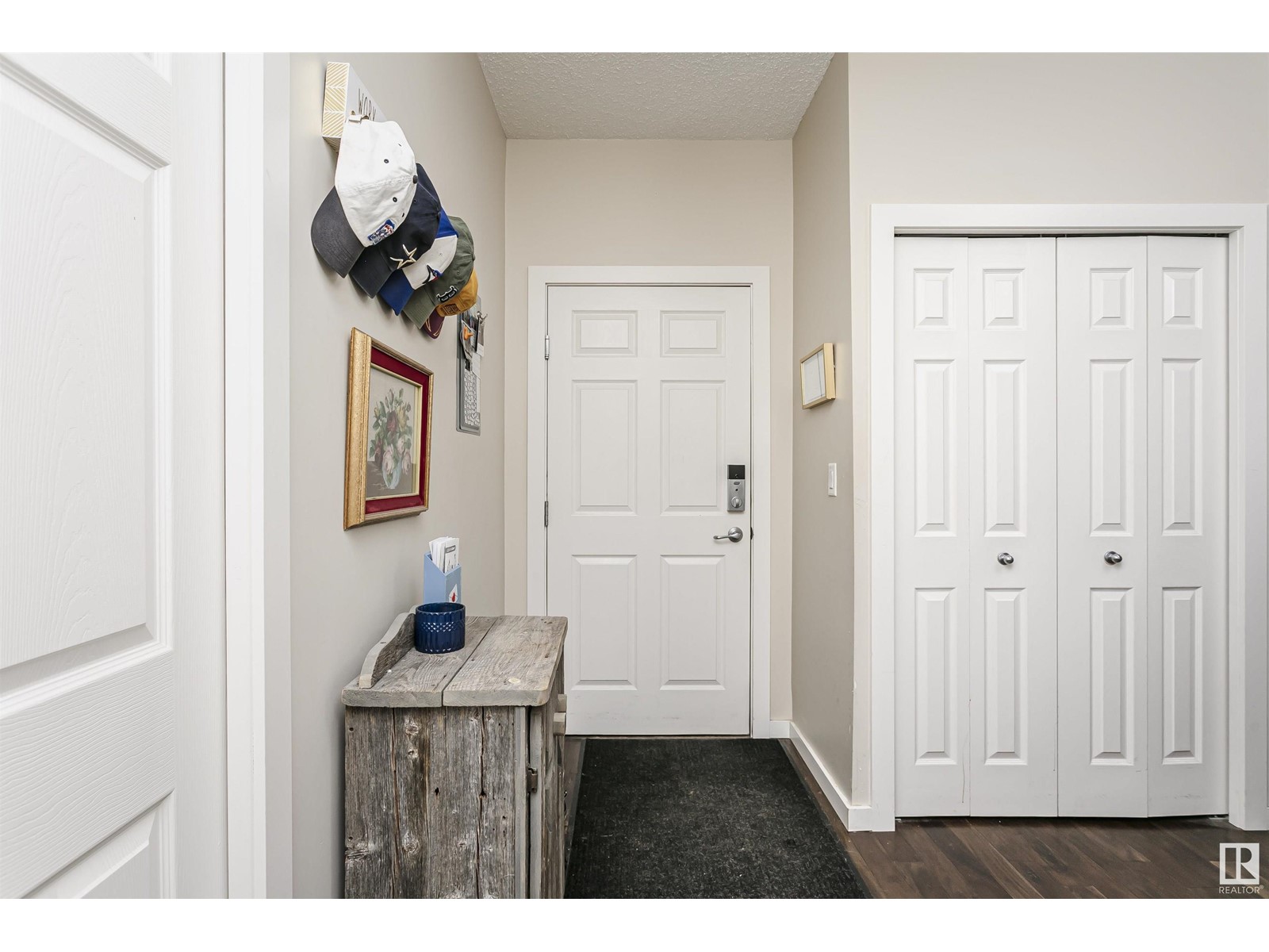 #402 10524 77 AV NW