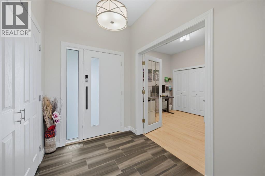 16 Coopers Heights SW