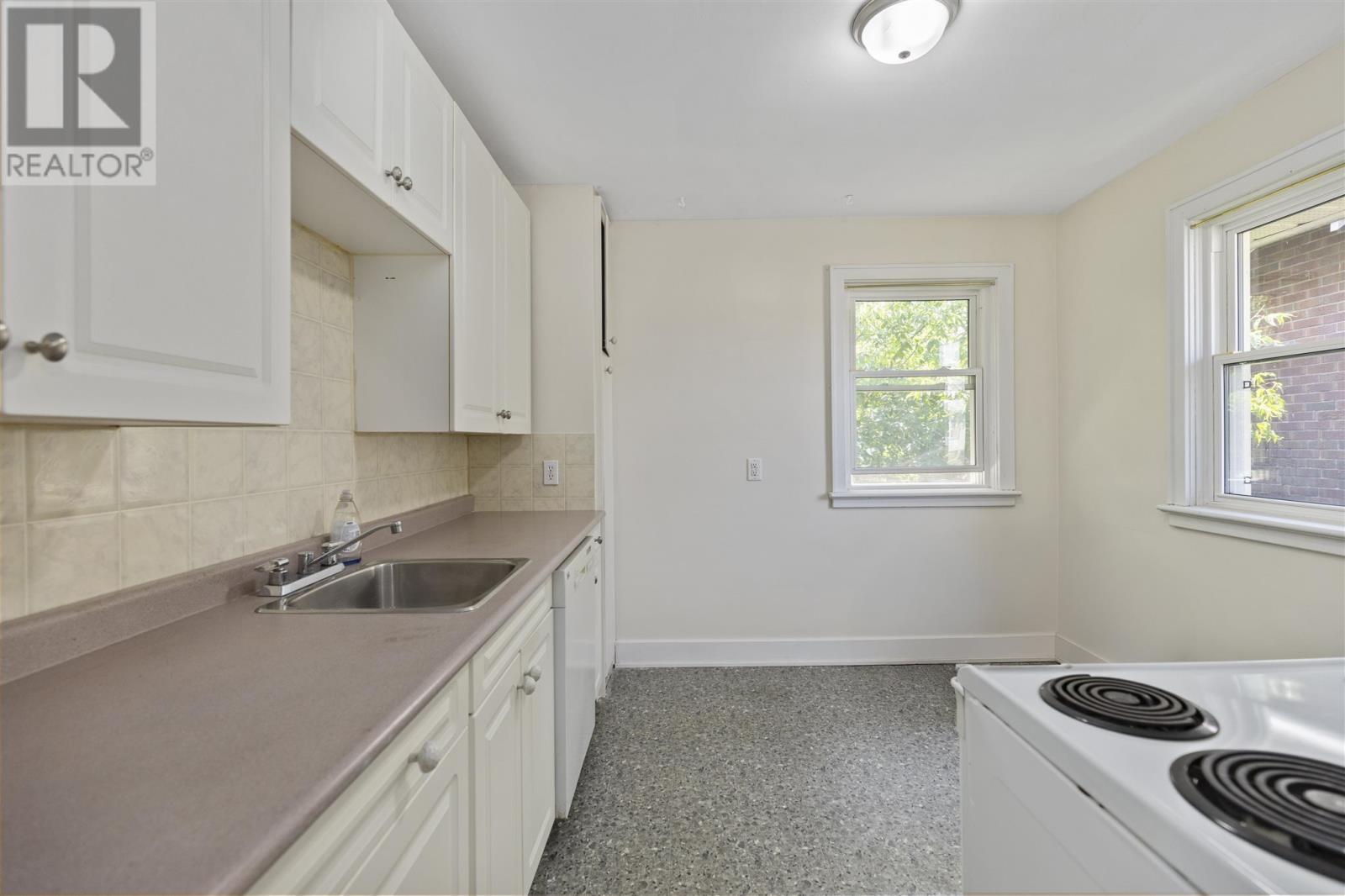 731 -733 Wellington ST E