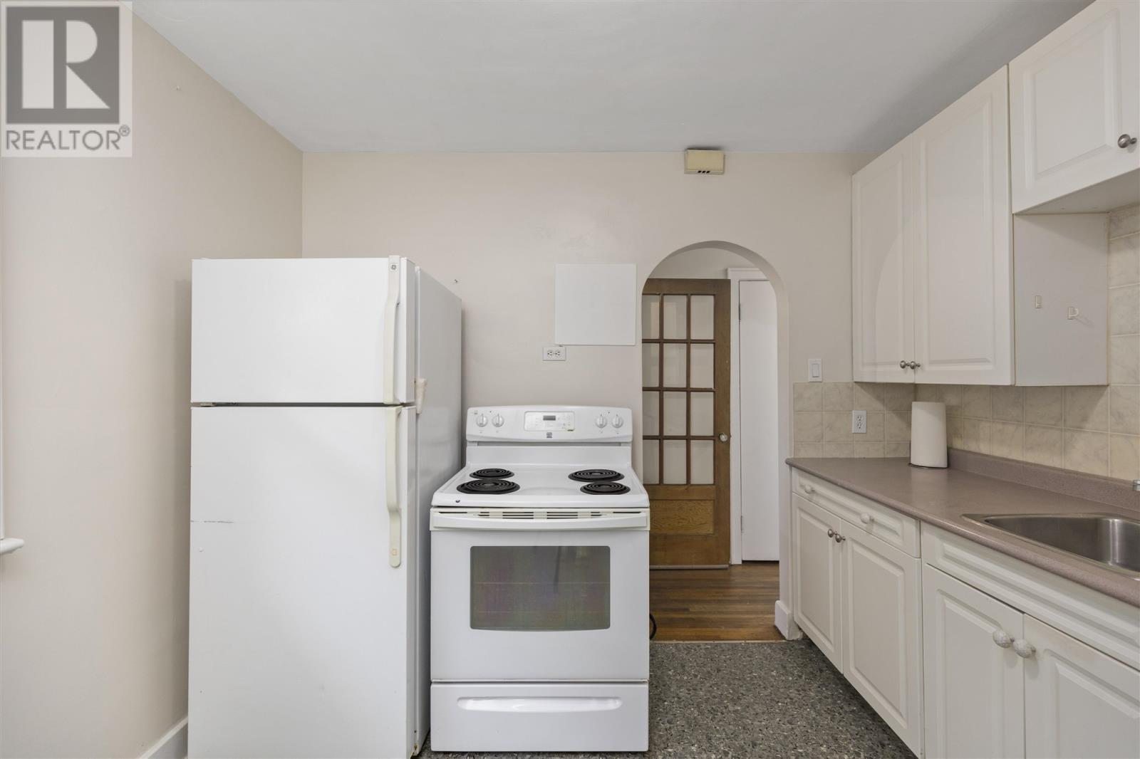 731 -733 Wellington ST E