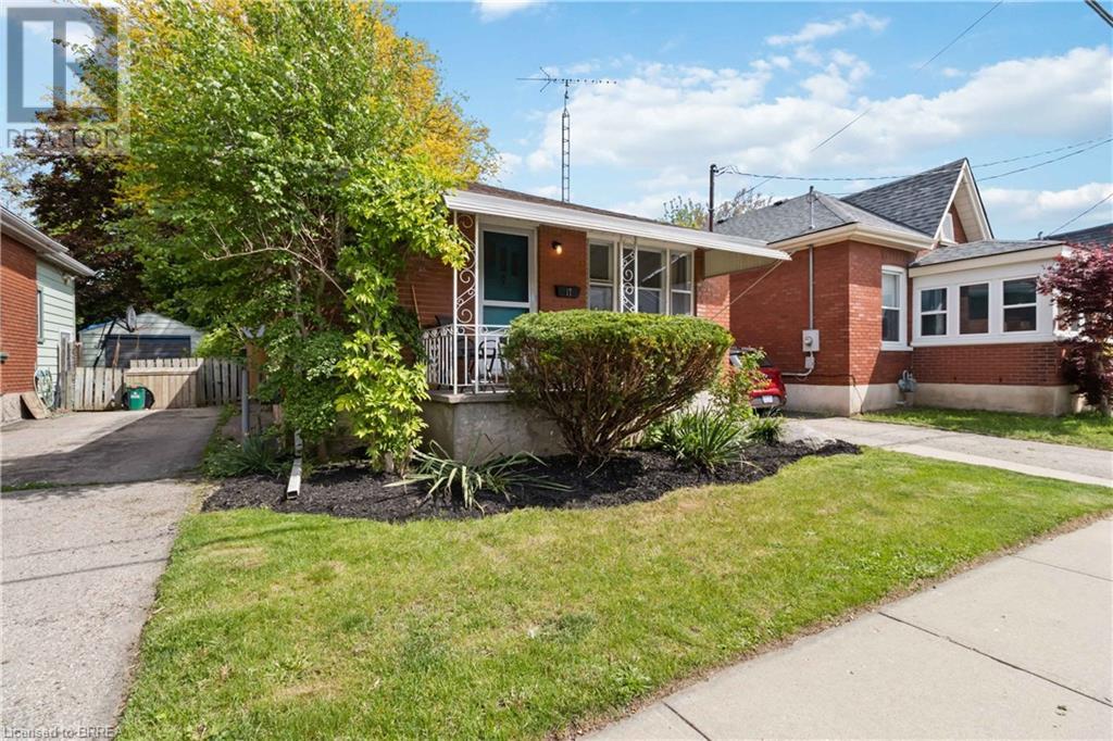17 SALISBURY Avenue