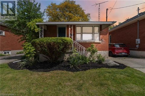 17 SALISBURY Avenue Brantford ON N3S1M6