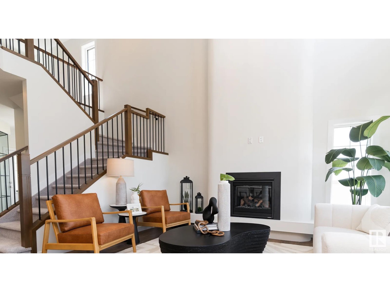 1524 11 AV NW